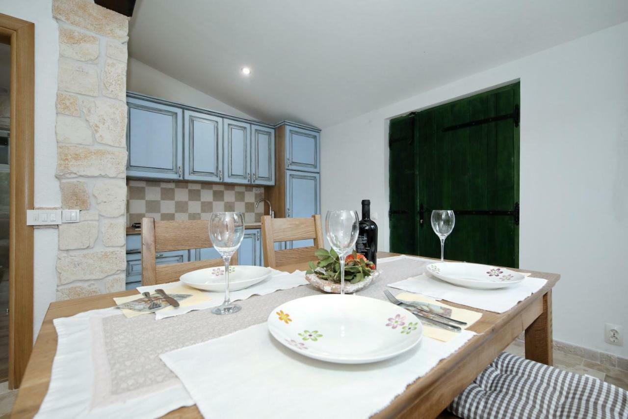 Holiday Home Petar Drage Esterno foto