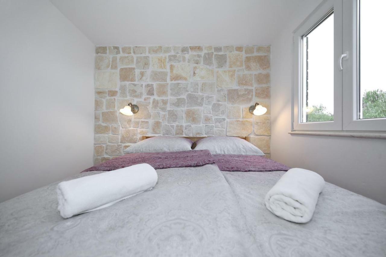 Holiday Home Petar Drage Esterno foto